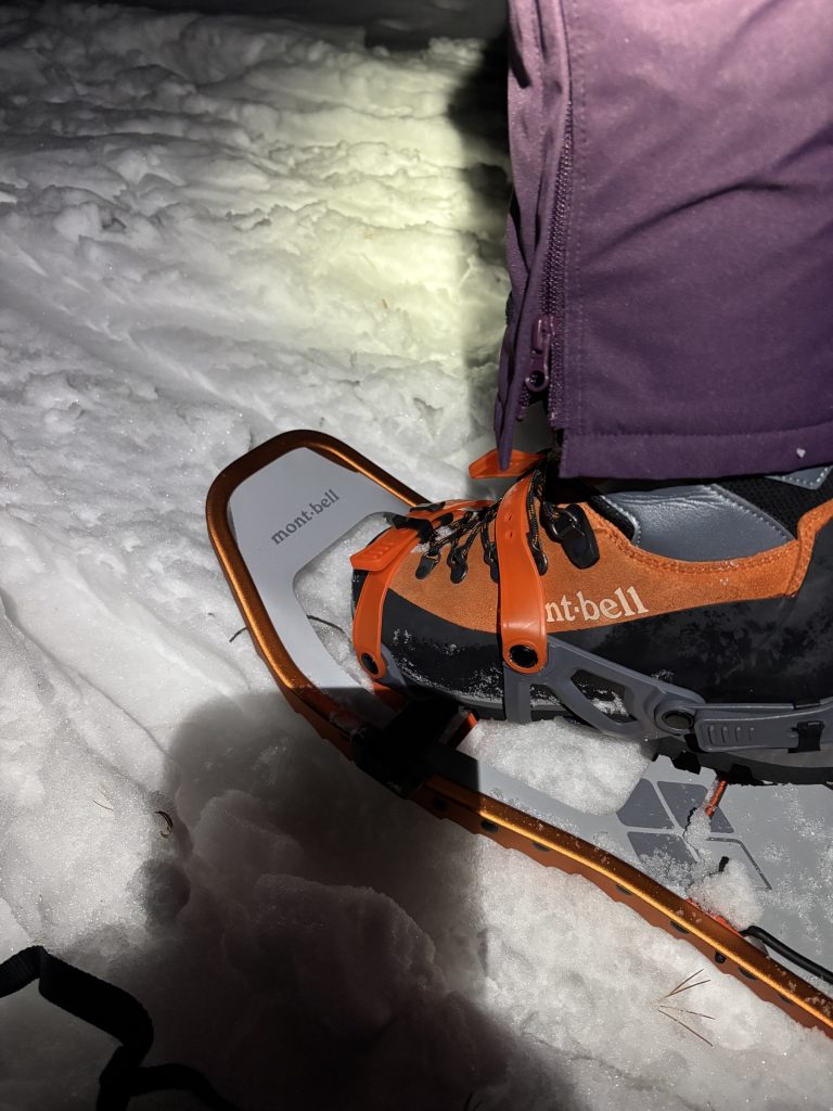 スノーシューを履いて、夜の雪原へ
