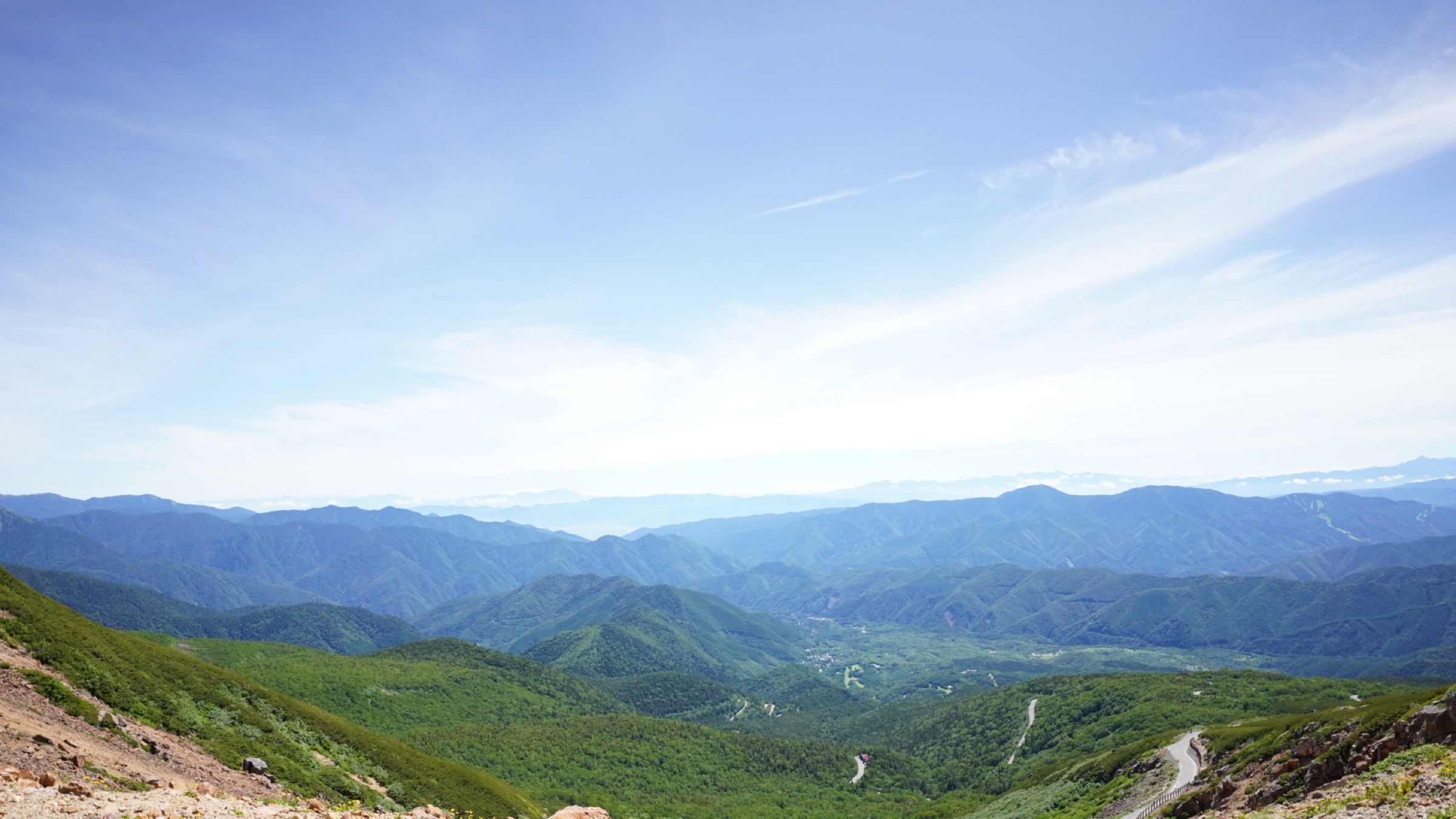 乗鞍岳から見下ろす、夏の乗鞍高原